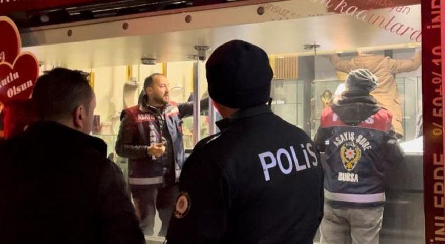 Bursa'da Kar Payı Vaadiyle Altınları Emanet Alan Kuyumcu Şüpheliler Tarafından Dolandırıldı