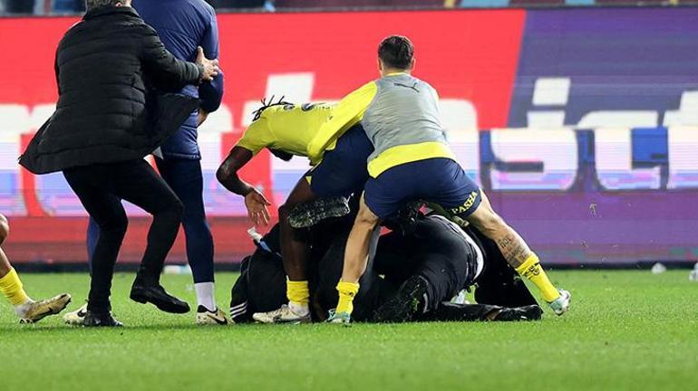 Futbol Maçında Sahaya İniş ve Olaylar