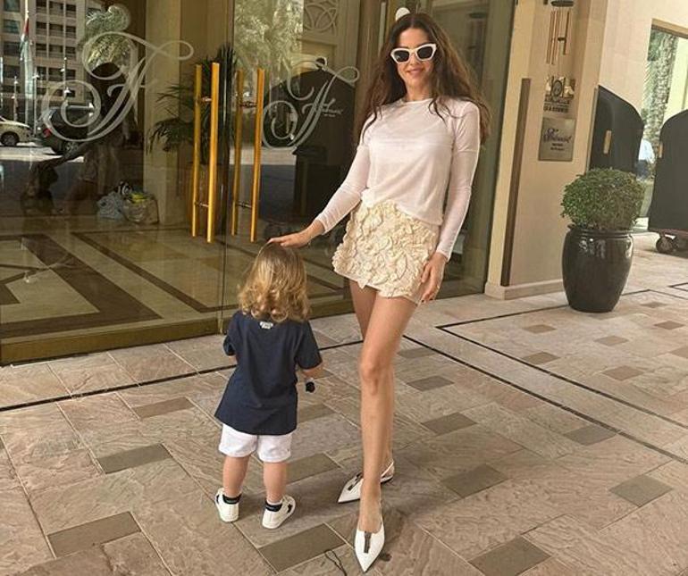 Kıvanç Tatlıtuğ ve Başak Dizer Ailesi Dubai Tatilinde!