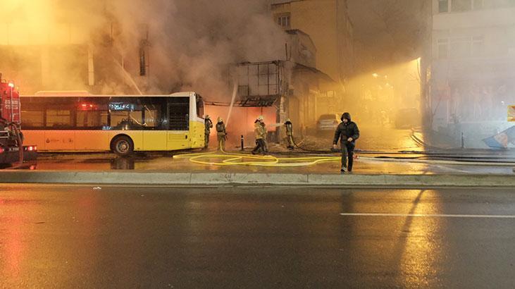 Mahallede Yangın Paniğe Yol Açtı, Otomobil Kaza Yaptı