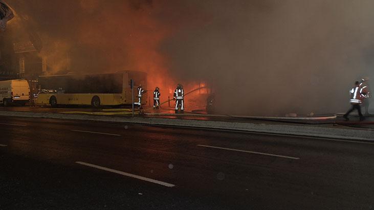Mahallede Yangın Paniğe Yol Açtı, Otomobil Kaza Yaptı