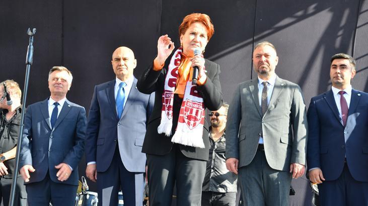 Meral Akşener Bandırma'da Esnafı Ziyaret Etti ve Ege Konserine Katıldı