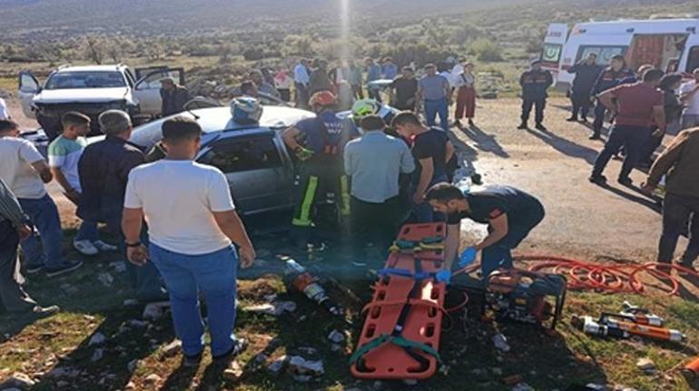 Denizli Tavas'ta Korkunç Kaza: Karı-Koca Hayatını Kaybetti, 4 Kişi Yaralandı