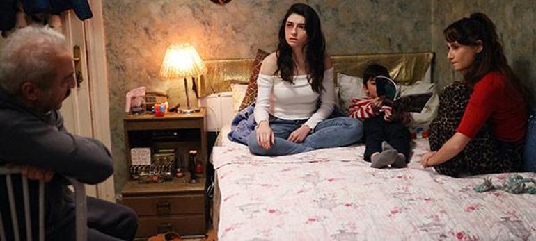 Hazar Ergüçlü: Oyunculuğa Adım Atışı
