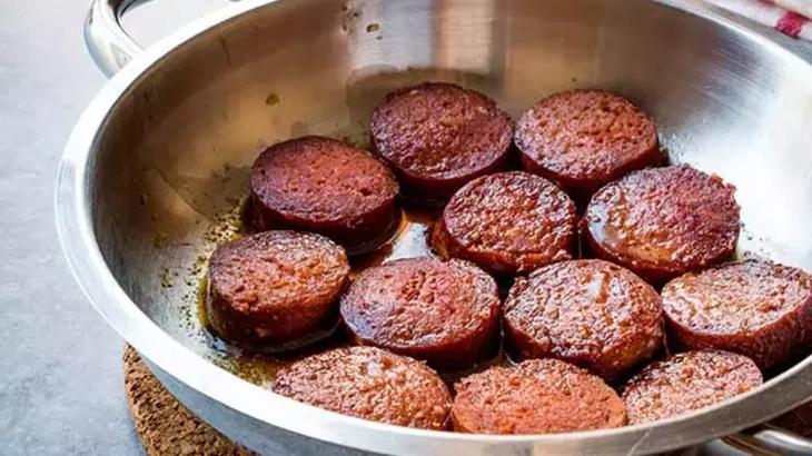 Pazar Kahvaltısının Vazgeçilmezi: Sucuklu Yumurta