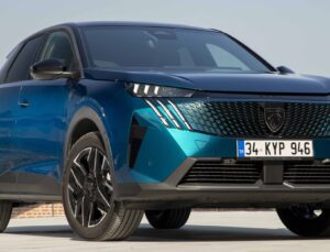 Yeni Peugeot 3008 Türkiye’de piyasaya sürüldü; fiyat detayları ve özellikleri hakkında bilgi verildi.