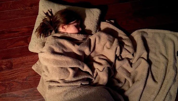 Rüyada Altın Takı Bulmak: Aşk ve Bağlantılar